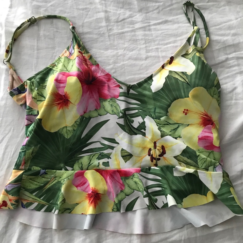 🌸 KJ floral scoop back top!